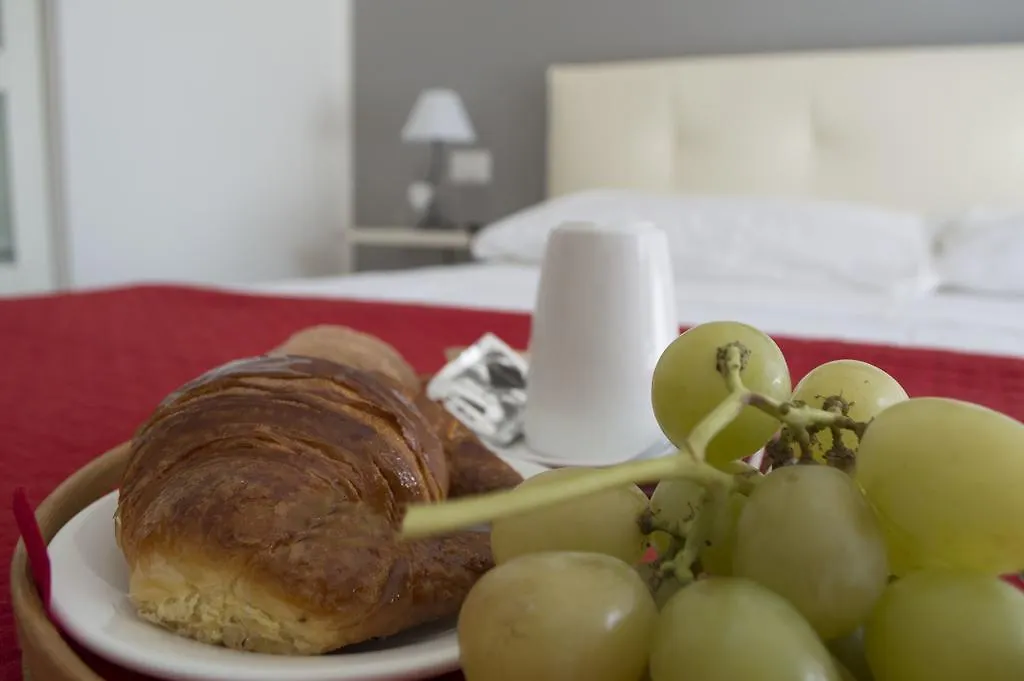 Bed and Breakfast Domus Raffaello Roma